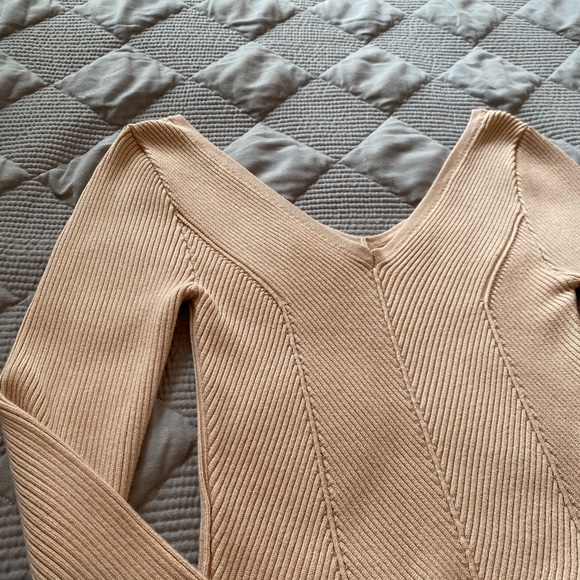 V-Neck Ribbed Cropped Tan Sweater - Picture 3 of 8